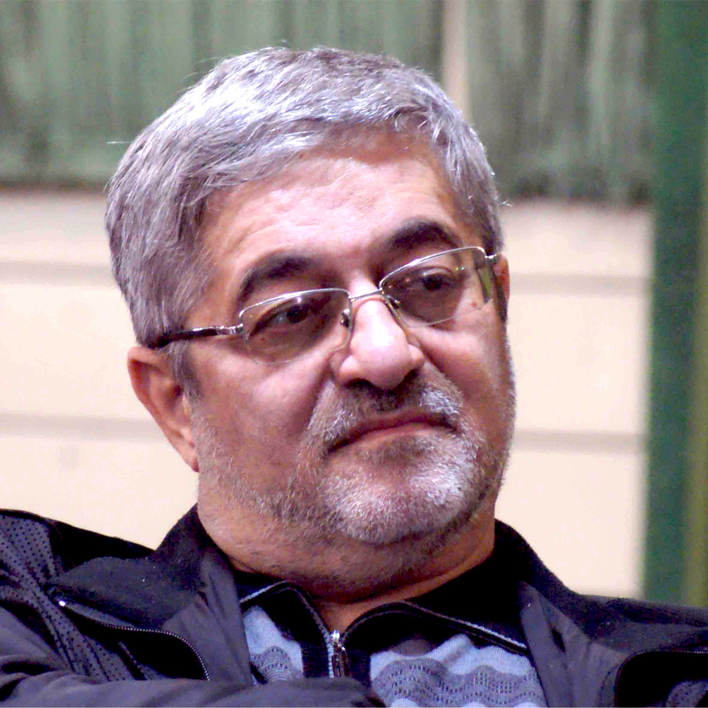 بهمن شاهمرادی، دبیر فیزیک پایه 12