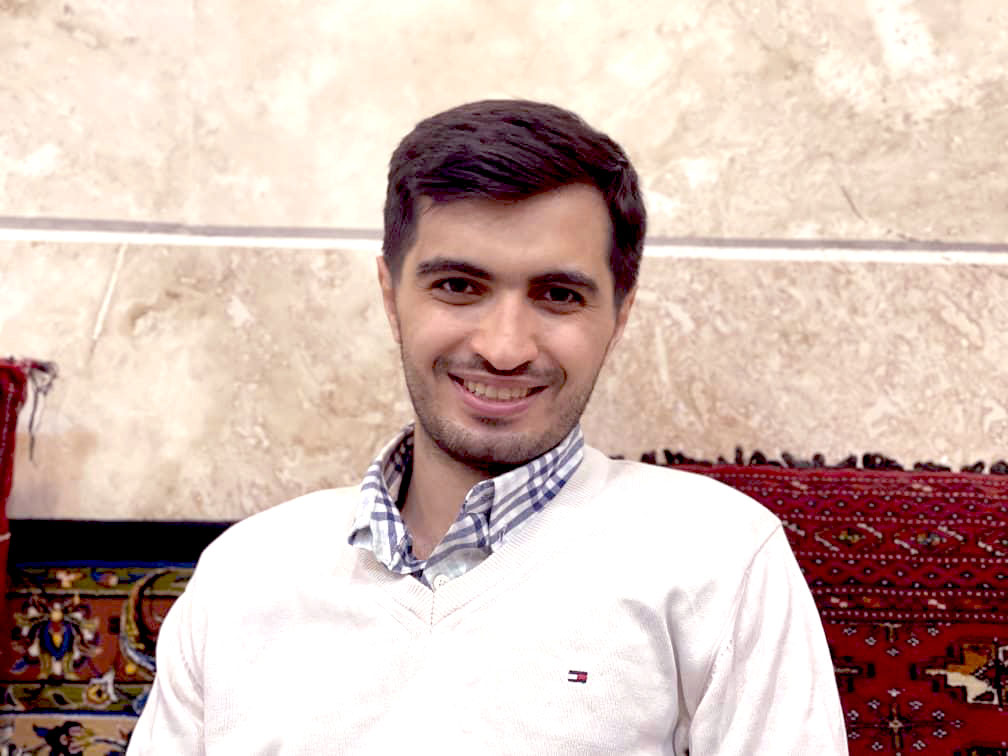 محمدحسین صدقی، دبیر اقتصاد پایه 10