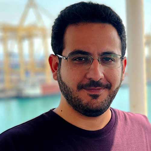 محمد جوادی، مسئول معاونت اجرایی و دبیر آزمایشگاه زیست و شیمی پایه 10 و 11