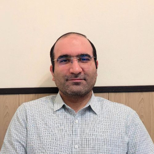 سید امیرحسین میرزایی ،مشاور علوم انسانی و دبیر تاریخ و فلسفه پایه ۱۱